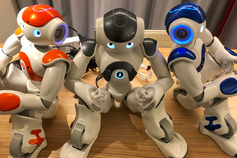 nao-robot-desktop-1